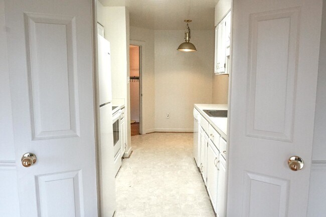 Building Photo - Beautiful brick townhome featuring three f...