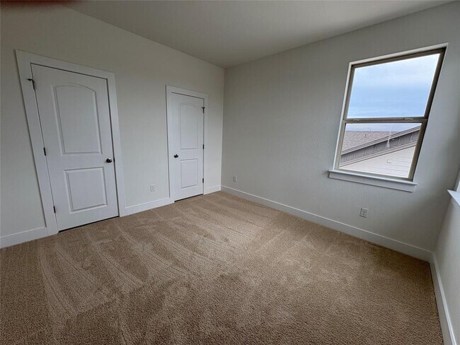 Building Photo - 400 Treadwell Ln