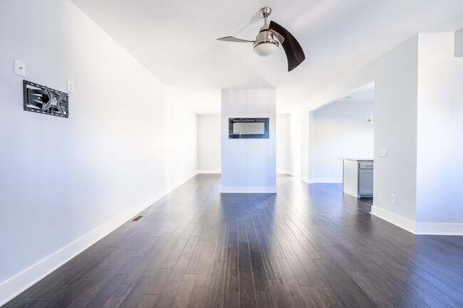 Building Photo - **NOW AVAILABLE FOR SHOWINGS**  Beautiful Home for Lease in Sylvan Heights!