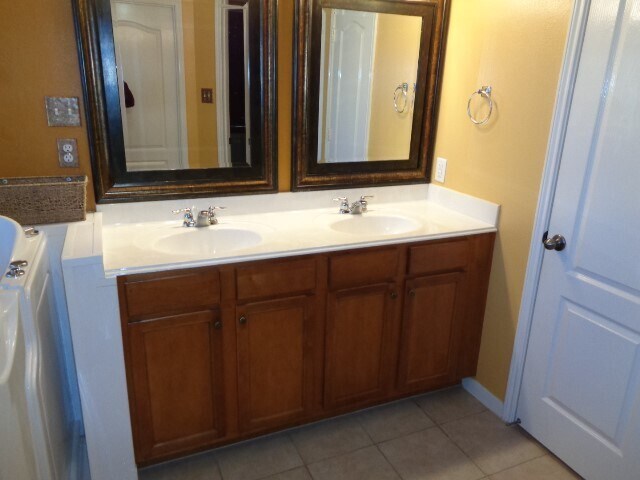 Building Photo - 30002 Saw Oaks Dr