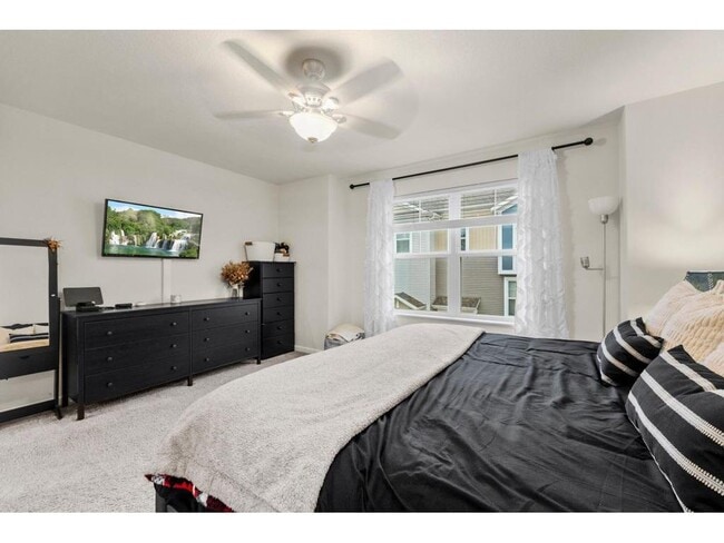 Building Photo - 775 Roselyn Dr