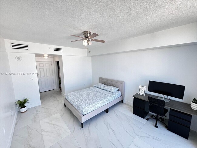 Building Photo - 140 S Dixie Hwy