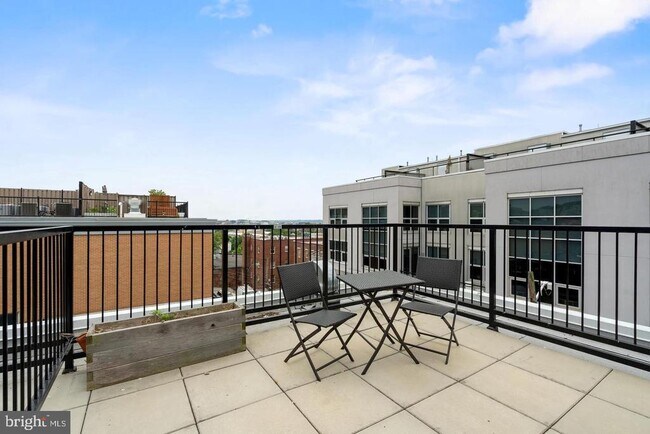 Building Photo - 2422 17th St NW