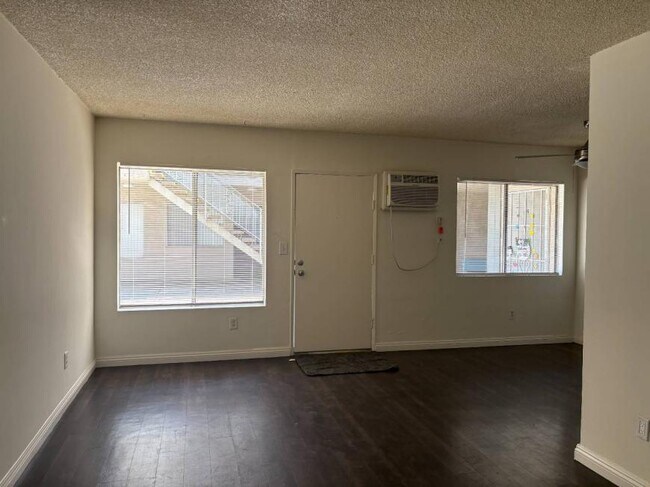 Building Photo - 1.0 bedroom in Los Angeles California 91343