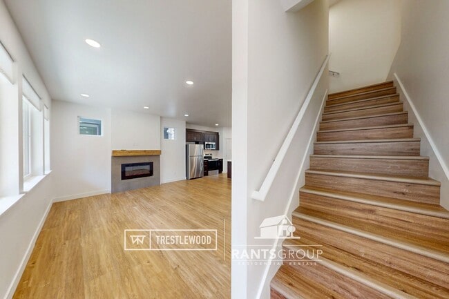 Building Photo - Brand New! Modern Home in Trestlewood – Wh...