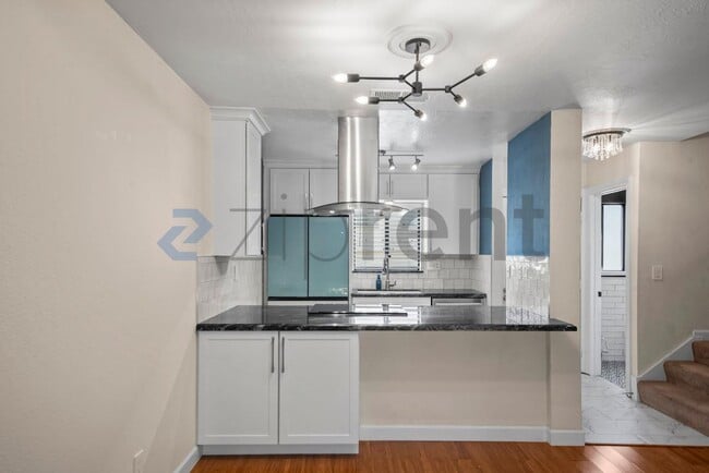 Building Photo - Unit