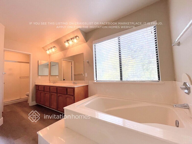Building Photo - 5927 Moon Rock Way