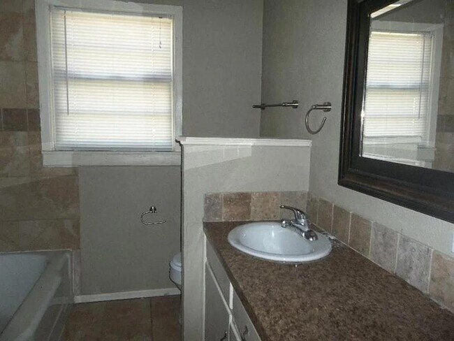 Building Photo - 3019 57th St