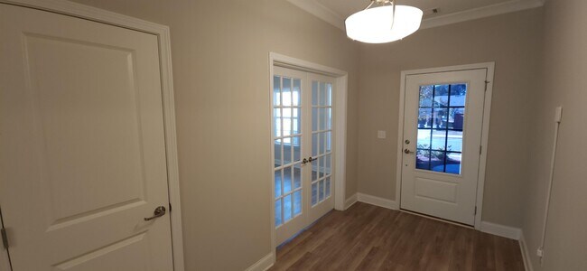 Building Photo - 2606 Dorset Ln