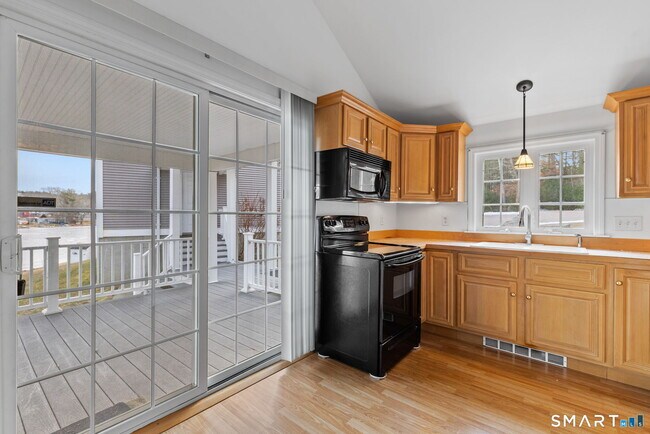 Building Photo - 120 Kenwood Rd