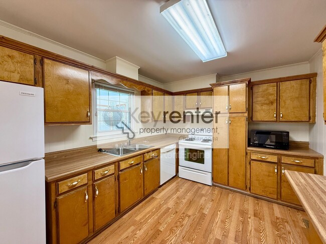 Building Photo - 1322 Koblan Dr