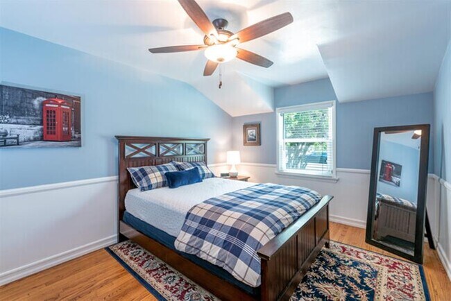 Building Photo - 5865 Vesper Ave Rental