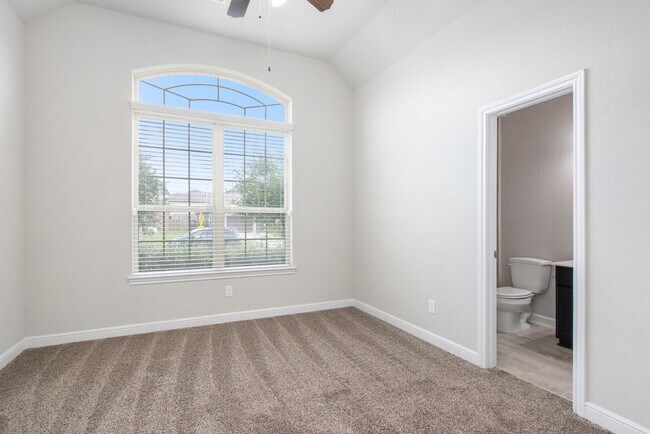 Building Photo - 18911 Cypress Bay Dr
