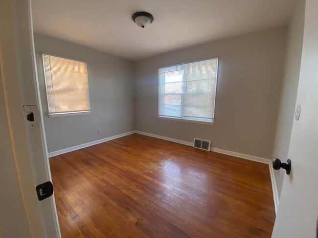 Building Photo - 5221 N 68th St