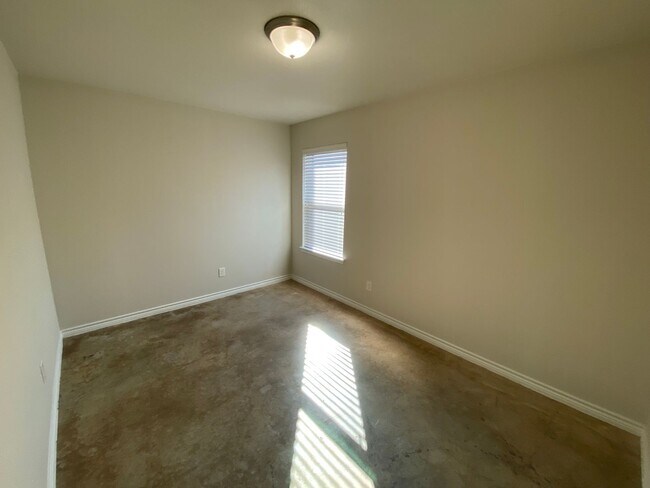 Building Photo - 1203 Wales Dr