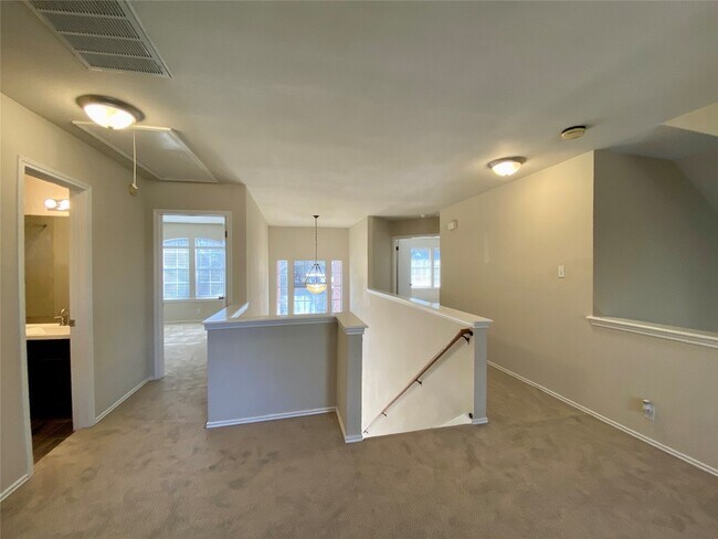 Building Photo - 4402 Everest Ln
