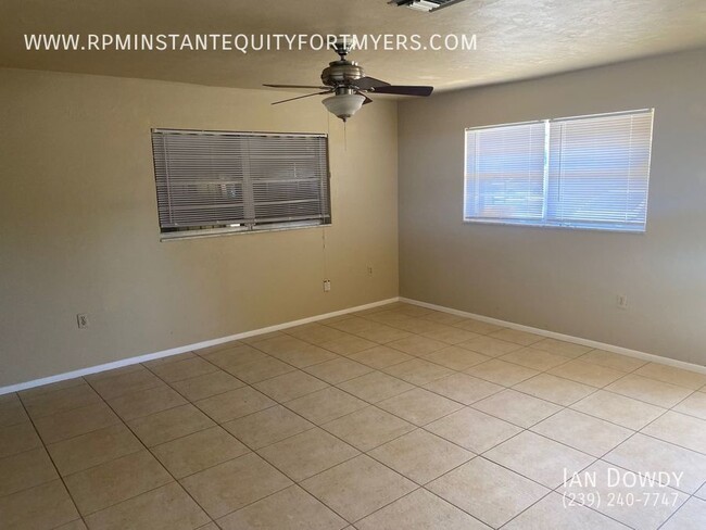 Building Photo - Very Spacious 1/1 Duplex with fenced in ba...