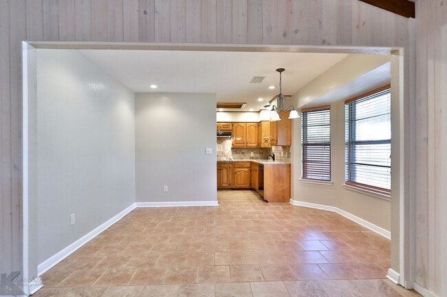 Building Photo - Cul-de-Sac 3/2/2; Ward, Madison, Cooper schools