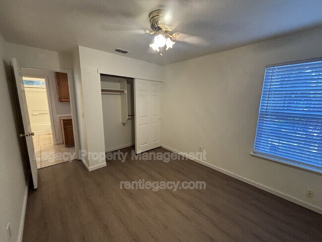 Building Photo - 8559 Star Bright Ct
