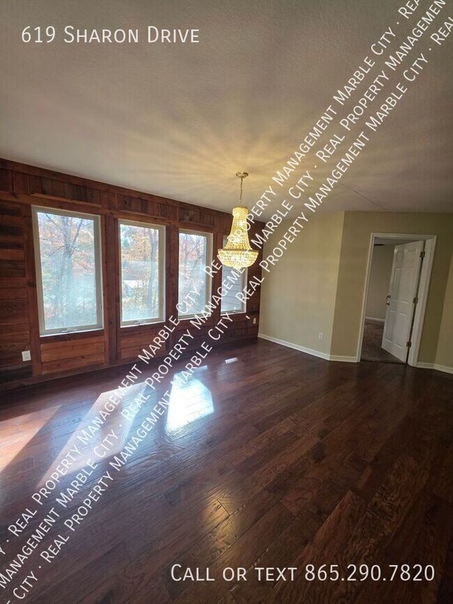 Building Photo - 619 Sharon Dr