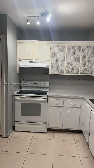 Building Photo - 3100 Coral Springs Dr