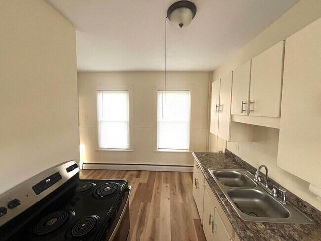 Building Photo - 14 Richmond St