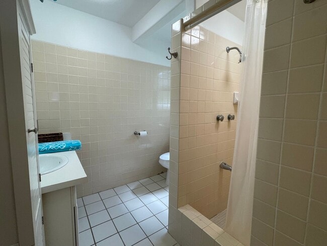 Building Photo - 1 bedroom 1 bath close to town