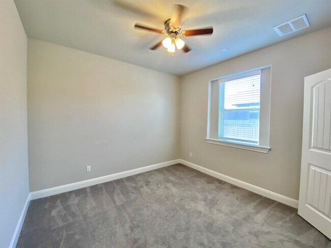 Building Photo - 2212 Laurel Arbor Dr