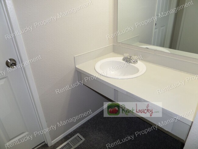 Building Photo - Freshly Updated 3-Bedroom Duplex w/Attache...