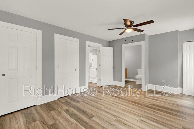 Building Photo - 611 S Grove St