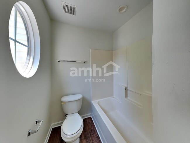 Building Photo - 925 Southridge Dr