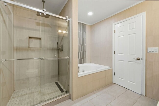 Building Photo - 218 Goldenrod Dr