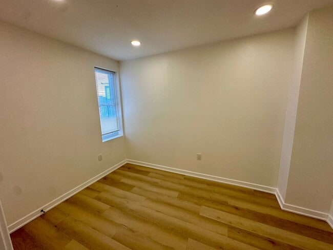 Building Photo - Fully renovated, bright, and spacious 3-bedroom, 1.5-bath home in an amazing location.