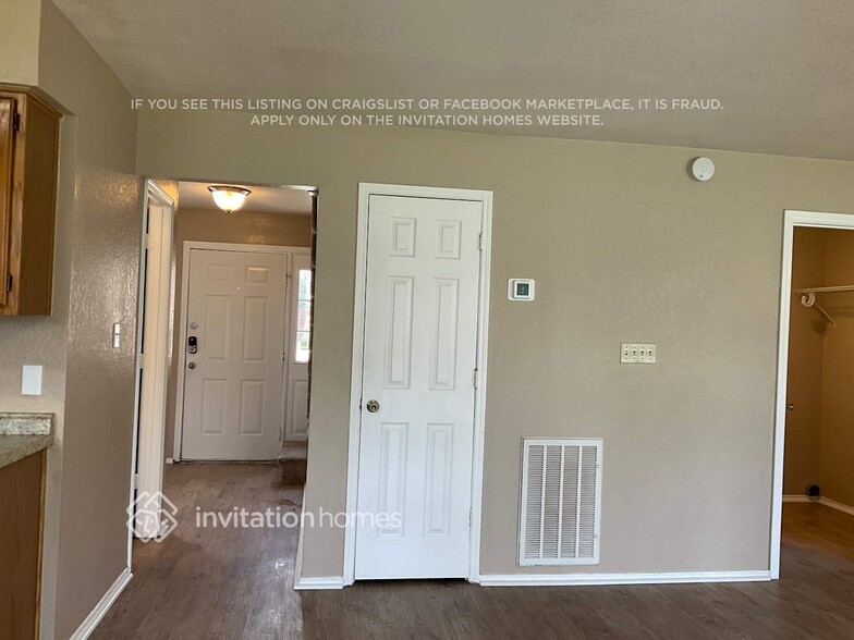 Building Photo - 4156 Hathaway Dr