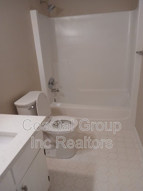 Building Photo - 412 Chinaberry Cir