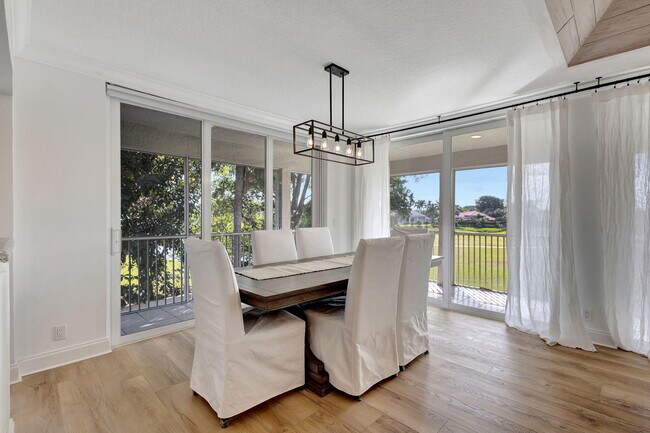 Building Photo - 11839 Pebblewood Dr