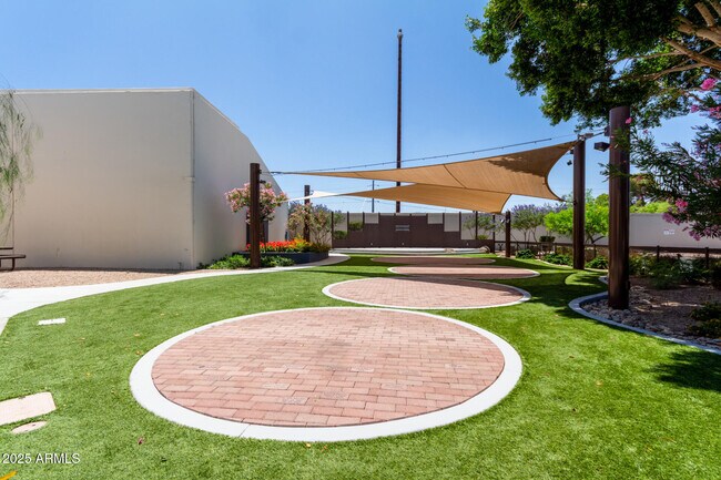 Building Photo - 1347 W Lobo Ave