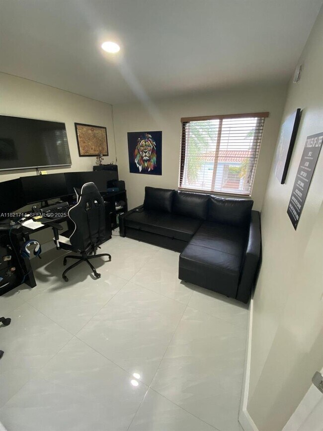 Building Photo - 4744 NW 114th Ave