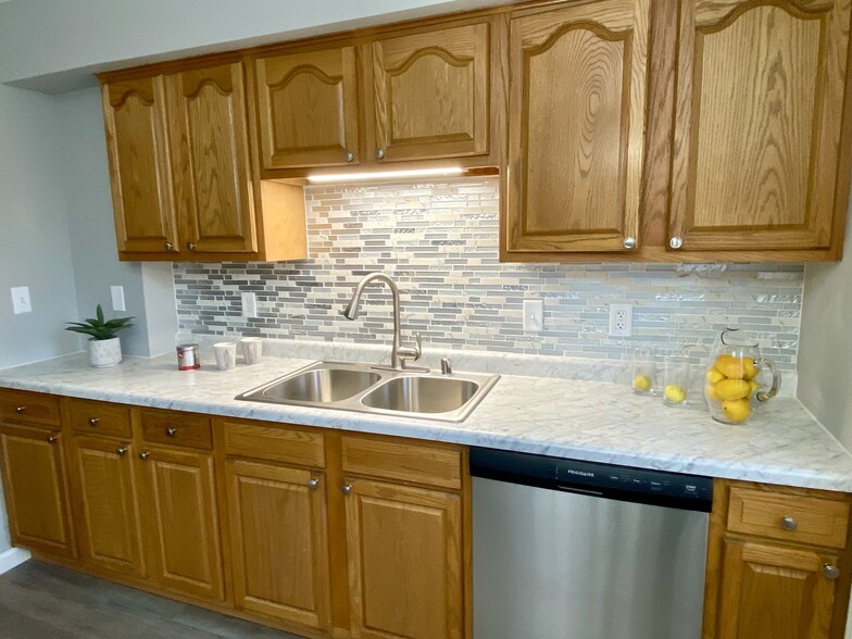 Update Kitchen with Ceramic Tiled Backsplash - N89W15976 Main St