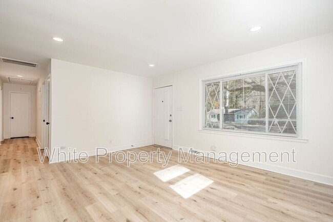 Building Photo - 7726 Wallace Ln