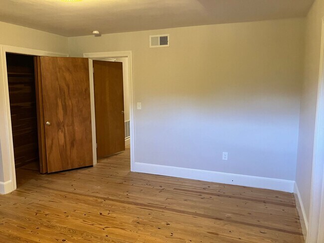 Building Photo - PENDING: 3 BR/3 BA Home with Large Yard