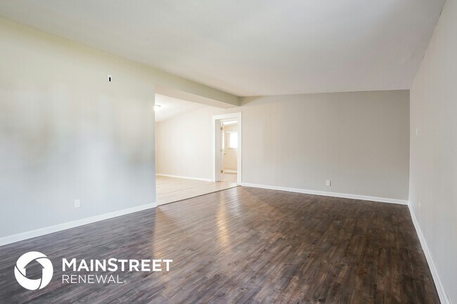 Building Photo - 6910 Woodhurst Dr