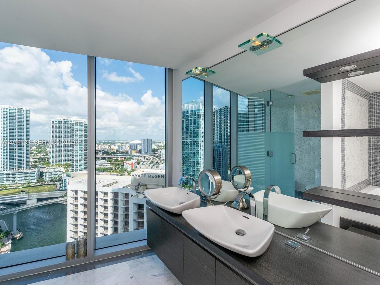 Building Photo - 200 Biscayne Boulevard Way