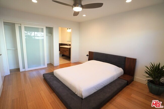 Building Photo - 2016 Euclid St