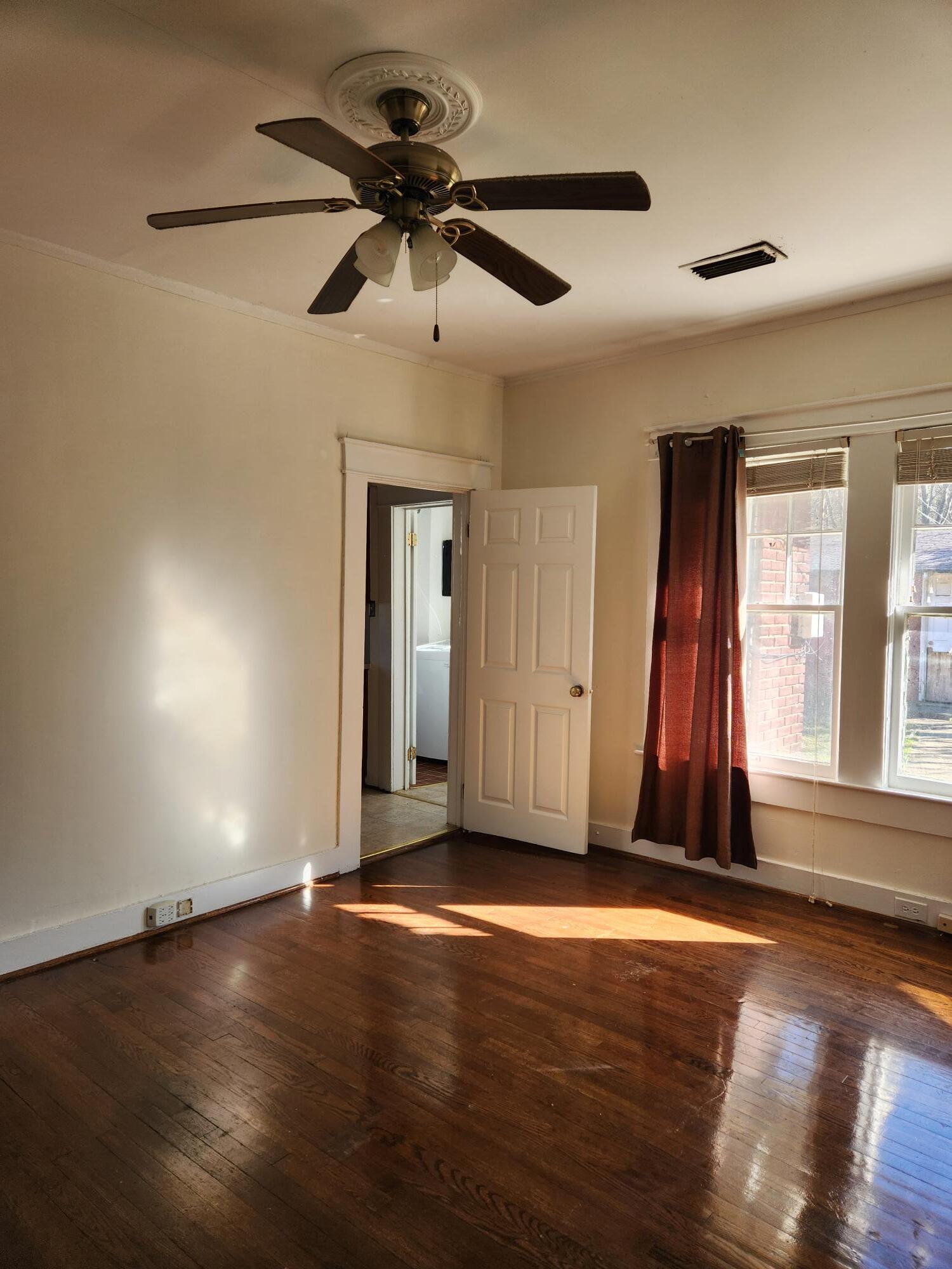 Building Photo - 529 10th Ct S