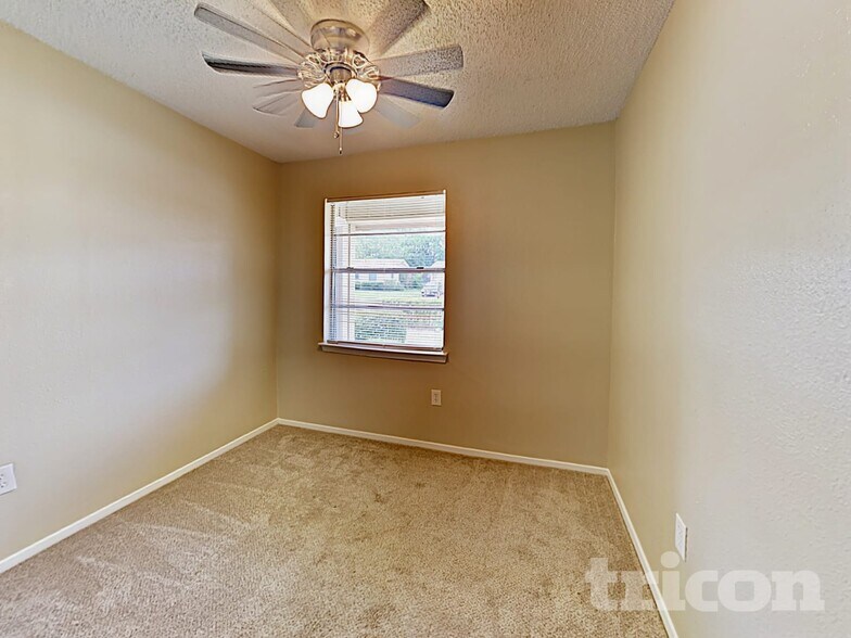 Building Photo - 1308 E Timberview Ln
