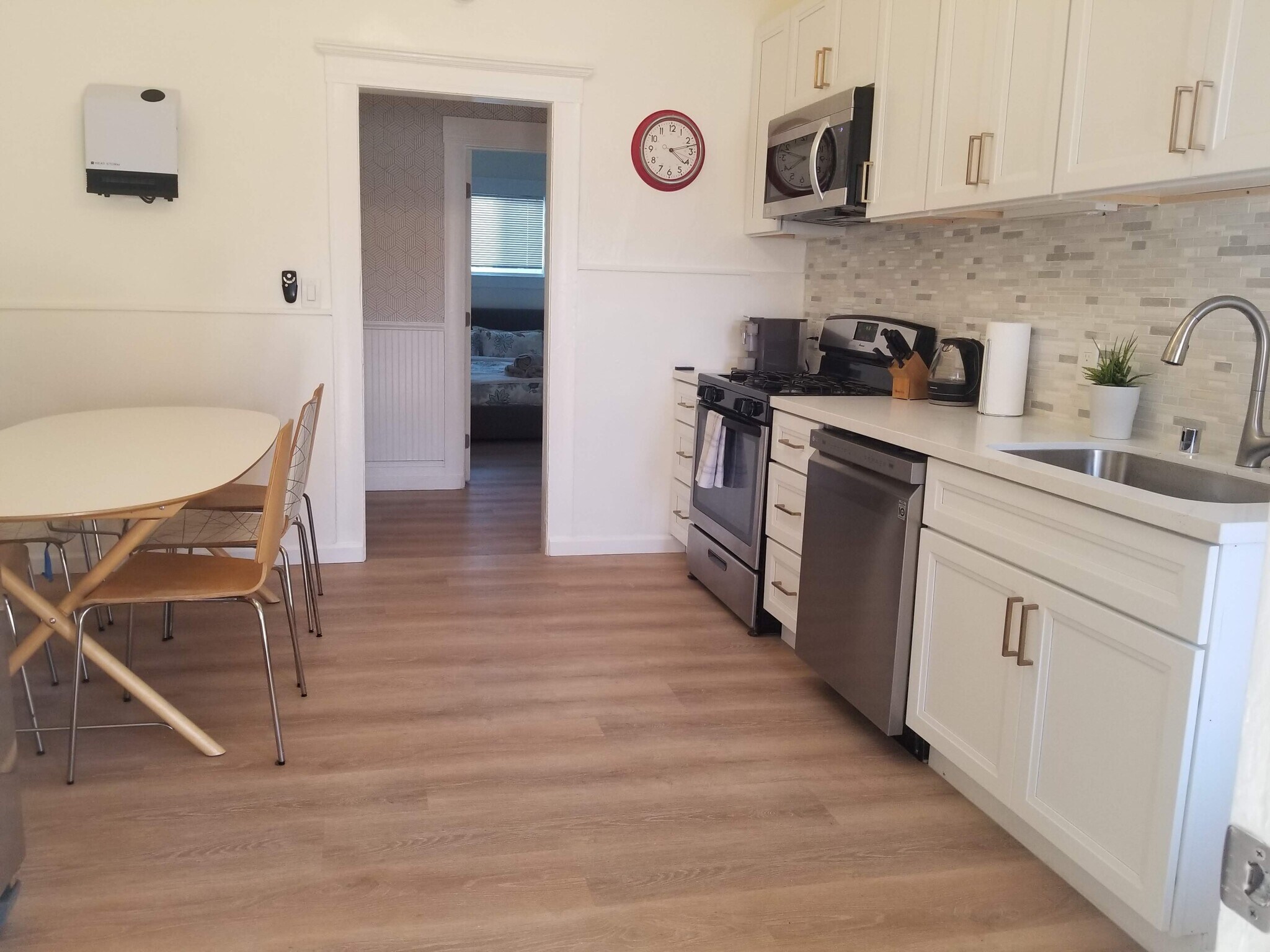 Kitchen - 135 E Reed St