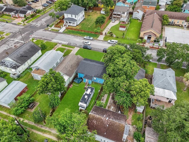 Building Photo - 4912 Avenue R