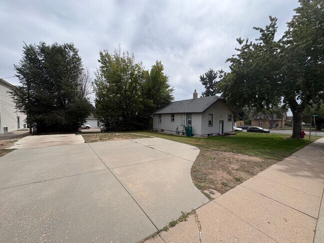 Building Photo - 929 22nd St