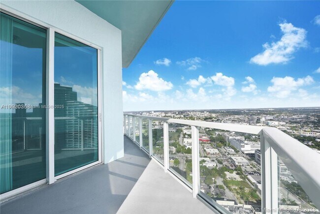 Building Photo - 1900 N Bayshore Dr